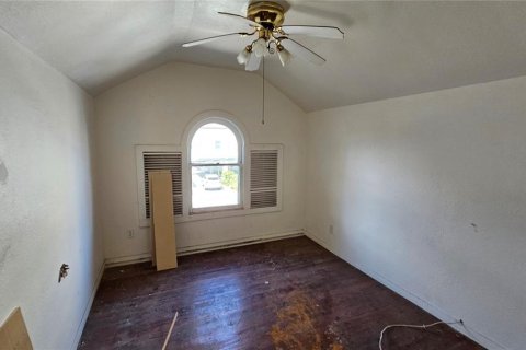 House in Saint Petersburg, Florida 4 bedrooms, 180.88 sq.m. № 2221917 - photo 29
