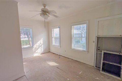 House in Saint Petersburg, Florida 4 bedrooms, 180.88 sq.m. № 2221917 - photo 8