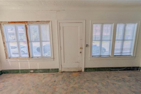 House in Saint Petersburg, Florida 4 bedrooms, 180.88 sq.m. № 2221917 - photo 18