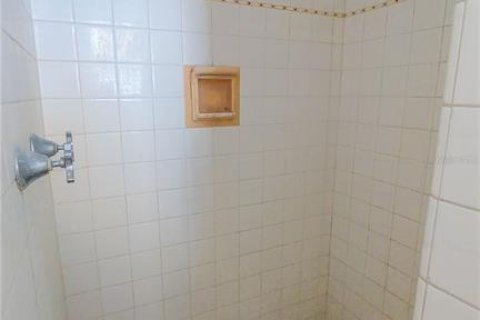House in Saint Petersburg, Florida 4 bedrooms, 180.88 sq.m. № 2221917 - photo 23