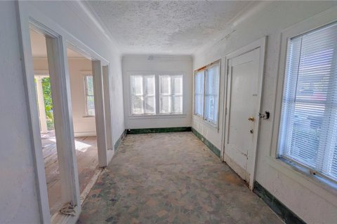 House in Saint Petersburg, Florida 4 bedrooms, 180.88 sq.m. № 2221917 - photo 19