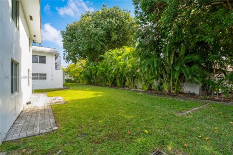 Commercial property in Miami, Florida 260.41 sq.m. № 2090216 - photo 17