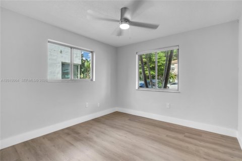 Commercial property in Miami, Florida 260.41 sq.m. № 2090216 - photo 7