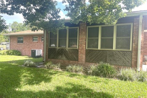 House in Wildwood, Florida 3 bedrooms, 136.01 sq.m. № 2138740 - photo 5