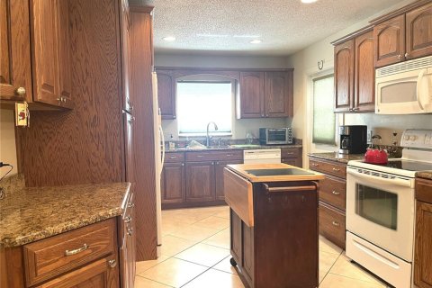 House in Wildwood, Florida 3 bedrooms, 136.01 sq.m. № 2138740 - photo 10