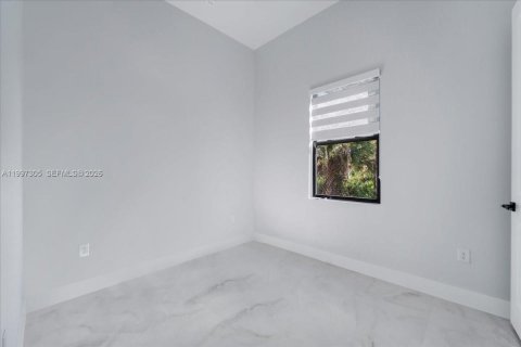 House in Lehigh Acres, Florida 3 bedrooms № 2059246 - photo 17