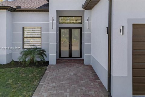 House in Lehigh Acres, Florida 3 bedrooms № 2059246 - photo 5