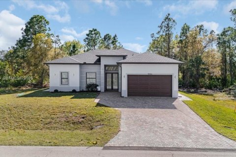 House in Lehigh Acres, Florida 3 bedrooms № 2059246 - photo 2