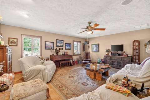 House in Ocala, Florida 3 bedrooms, 227.15 sq.m. № 2354315 - photo 12
