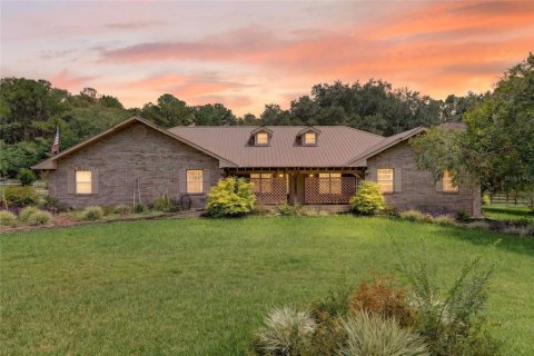 Casa en Ocala, Florida 3 dormitorios, 227.15 m2 № 2354315