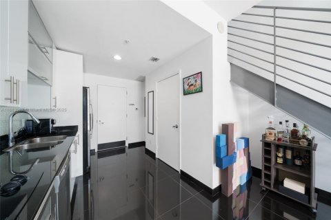 Condominio en venta en Miami, Florida, 1 dormitorio, 63.73 m2 № 1937218 - foto 5