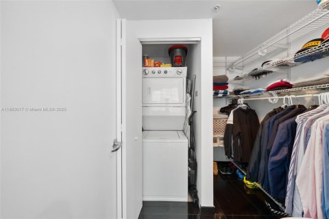 Condominio en venta en Miami, Florida, 1 dormitorio, 63.73 m2 № 1937218 - foto 18