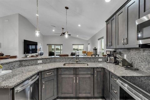 House in Lake Placid, Florida 3 bedrooms, 133.13 sq.m. № 1914575 - photo 8