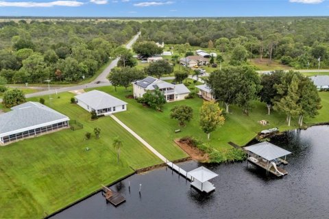 House in Lake Placid, Florida 3 bedrooms, 133.13 sq.m. № 1914575 - photo 5