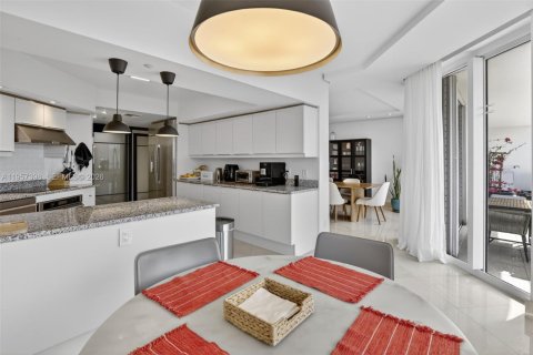 Condo in Aventura, Florida, 3 bedrooms  № 2022154 - photo 18