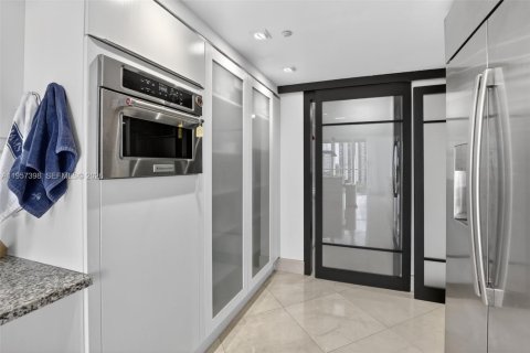 Condo in Aventura, Florida, 3 bedrooms  № 2022154 - photo 12