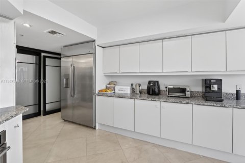 Condo in Aventura, Florida, 3 bedrooms  № 2022154 - photo 15