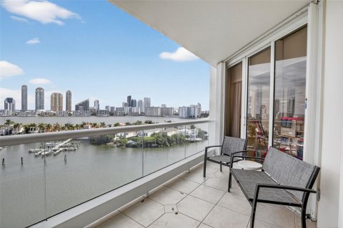 Condo in Aventura, Florida, 3 bedrooms  № 2022154 - photo 24