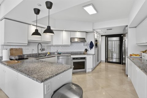 Condo in Aventura, Florida, 3 bedrooms  № 2022154 - photo 16
