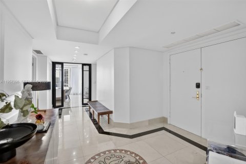 Condo in Aventura, Florida, 3 bedrooms  № 2022154 - photo 10