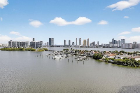 Condo in Aventura, Florida, 3 bedrooms  № 2022154 - photo 23