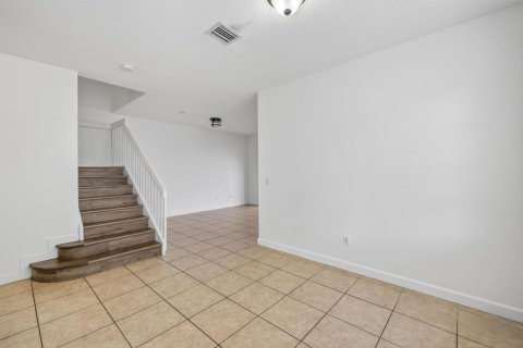 Townhouse in Naples, Florida 4 bedrooms, 160.54 sq.m. № 2179926 - photo 3