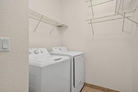 Townhouse in Naples, Florida 4 bedrooms, 160.54 sq.m. № 2179926 - photo 25