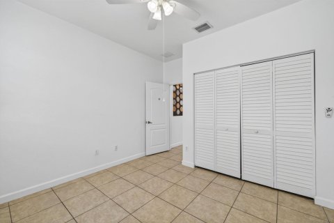 Townhouse in Naples, Florida 4 bedrooms, 160.54 sq.m. № 2179926 - photo 24
