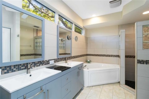 House in Bradenton, Florida 4 bedrooms, 283.82 sq.m. № 1734062 - photo 23