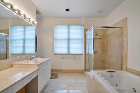 Townhouse in Aventura, Florida 5 bedrooms, 334.45 sq.m. № 1958636 - photo 28