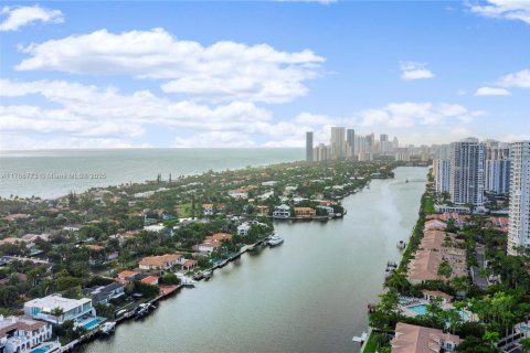 Townhouse in Aventura, Florida 5 bedrooms, 334.45 sq.m. № 1958636 - photo 4