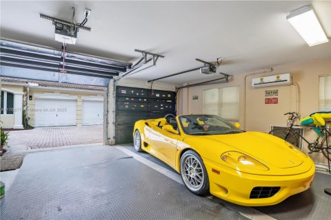 Townhouse in Aventura, Florida 5 bedrooms, 334.45 sq.m. № 1958636 - photo 14