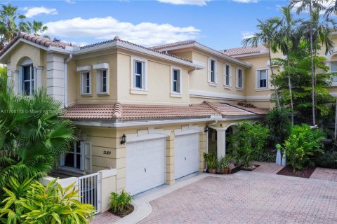 Townhouse in Aventura, Florida 5 bedrooms, 334.45 sq.m. № 1958636 - photo 6