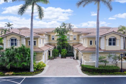 Townhouse in Aventura, Florida 5 bedrooms, 334.45 sq.m. № 1958636 - photo 3
