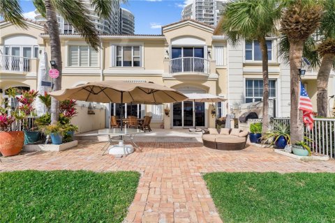 Townhouse in Aventura, Florida 5 bedrooms, 334.45 sq.m. № 1958636 - photo 2