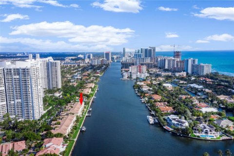 Townhouse in Aventura, Florida 5 bedrooms, 334.45 sq.m. № 1958636 - photo 9