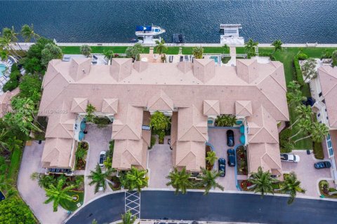 Townhouse in Aventura, Florida 5 bedrooms, 334.45 sq.m. № 1958636 - photo 13