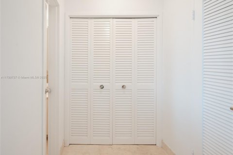 Copropriété à vendre à Miami Beach, Floride: 61.59 m2 № 1861617 - photo 8
