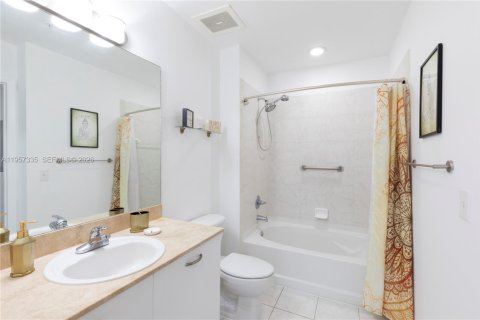 Condominio en venta en Miami, Florida, 1 dormitorio, 72 m2 № 2019769 - foto 9