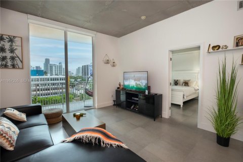 Condominio en venta en Miami, Florida, 1 dormitorio, 72 m2 № 2019769 - foto 5