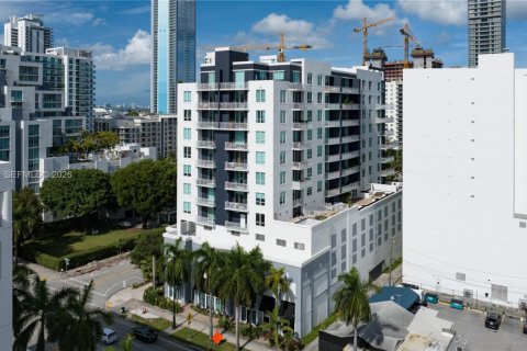 Condominio en venta en Miami, Florida, 1 dormitorio, 72 m2 № 2019769 - foto 19
