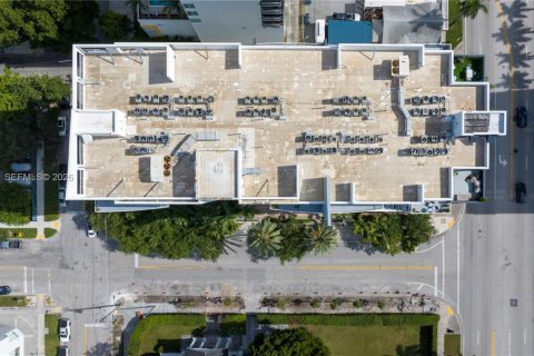 Condominio en venta en Miami, Florida, 1 dormitorio, 72 m2 № 2019769 - foto 17