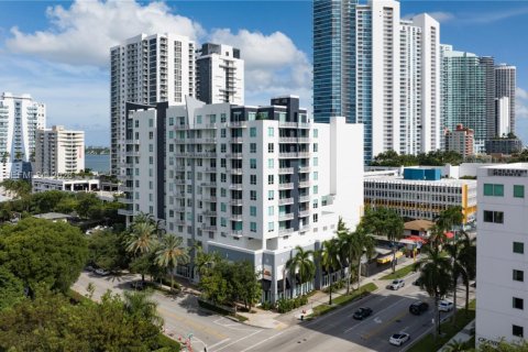 Condominio en venta en Miami, Florida, 1 dormitorio, 72 m2 № 2019769 - foto 2