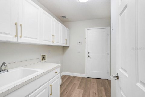 House in Fish Hawk, Florida 4 bedrooms, 230.12 sq.m. № 1873040 - photo 21