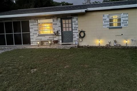 House in Eustis, Florida 2 bedrooms, 75.44 sq.m. № 2236622