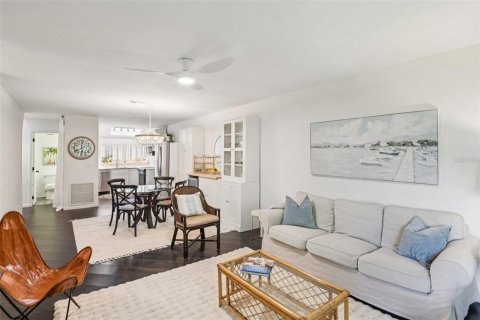 Adosado en venta en Tarpon Springs, Florida, 2 dormitorios, 108.7 m2 № 1899027 - foto 11