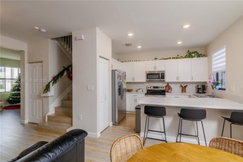 Townhouse in Miami, Florida 3 bedrooms, 124.02 sq.m. № 1988779 - photo 13