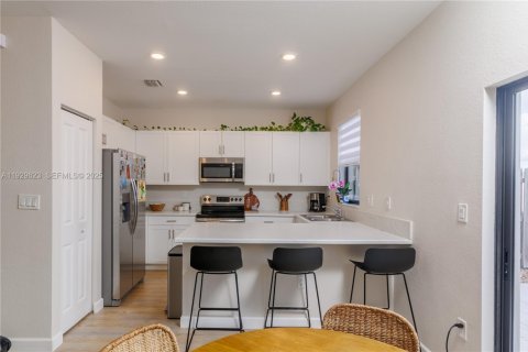 Townhouse in Miami, Florida 3 bedrooms, 124.02 sq.m. № 1988779 - photo 11