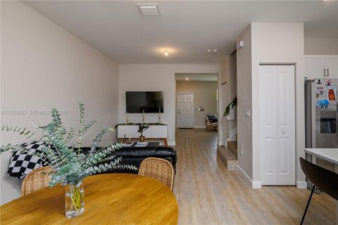 Townhouse in Miami, Florida 3 bedrooms, 124.02 sq.m. № 1988779 - photo 7