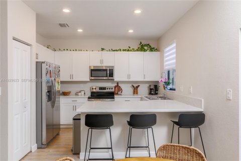 Townhouse in Miami, Florida 3 bedrooms, 124.02 sq.m. № 1988779 - photo 12